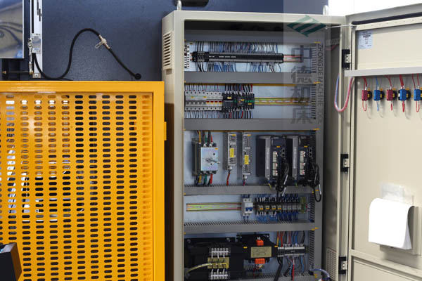 ZDPE10025-ESTUN原廠適配電氣箱總成，抗干擾能力強，電氣運行穩定.jpg